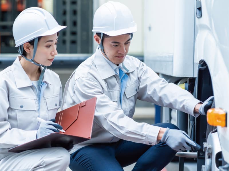 お客様の大切な重機・資材を安全かつ迅速な運搬を行うために。